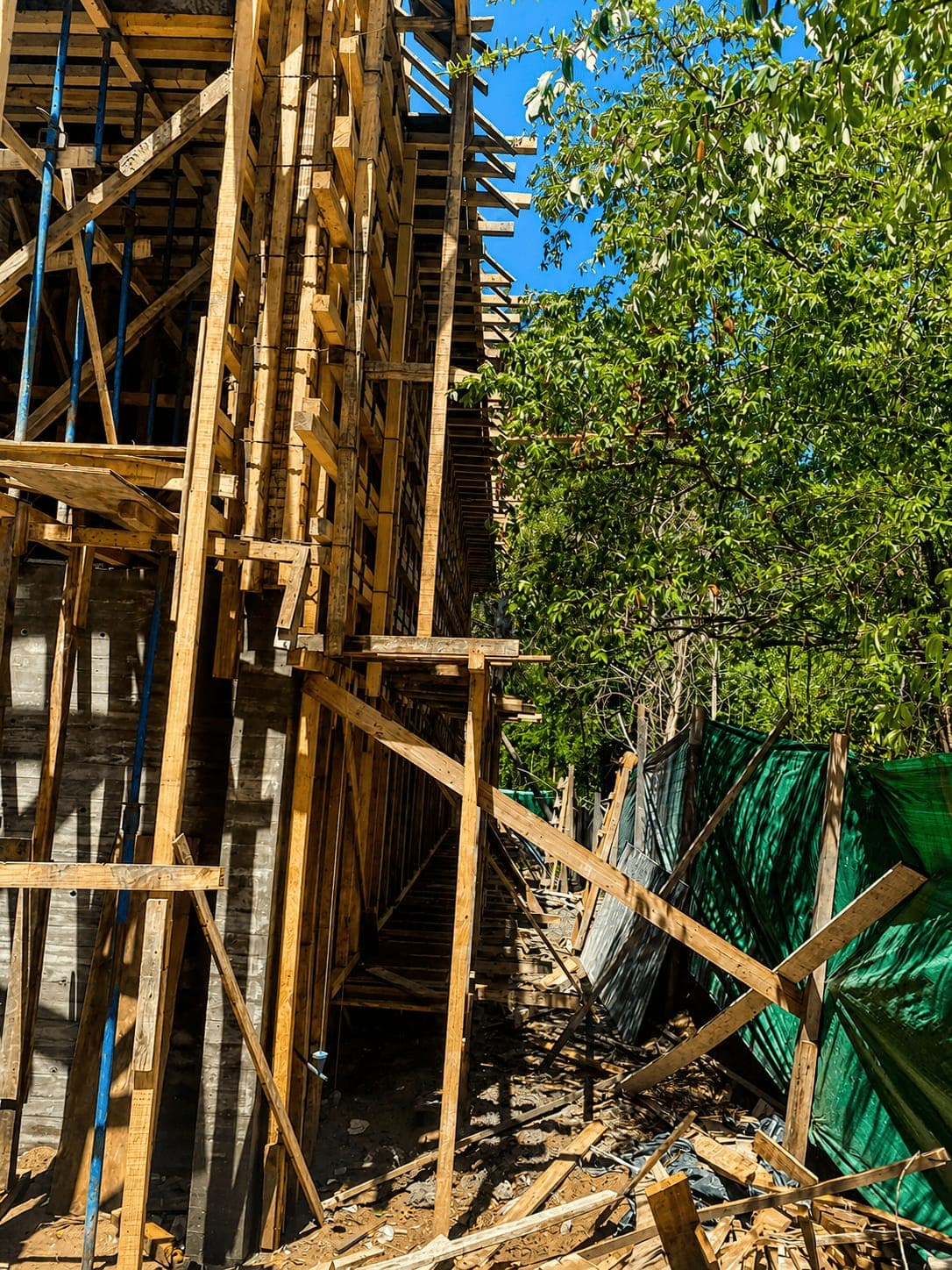 Movimiento de suelos y estructura inicial